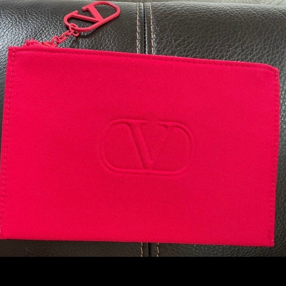 VALENTINO GARAVANI NWOT
Size S Cloth travel bag
Never worn, - Picture 4 of 8